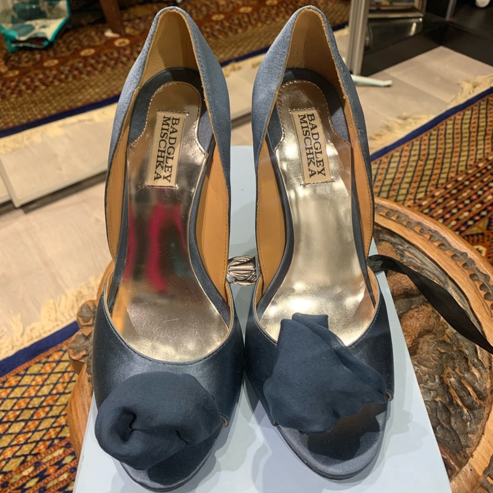 Badgley Mischka Peep Toe Blue Satin Pumps Sz 7.5